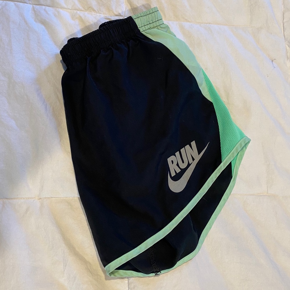 Nike run shorts - Picture 3 of 4